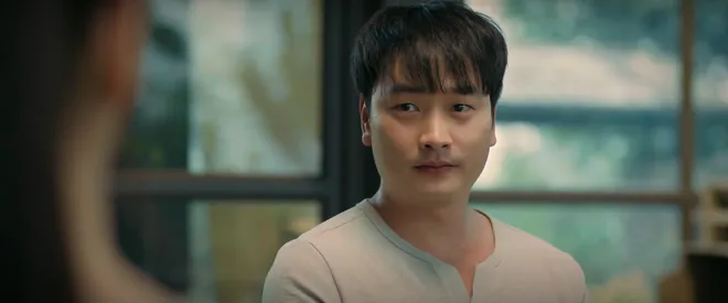 C&aacute;ch em 1 milimet - Tập 35: Thấy Viễn đưa My đi kh&aacute;m thai, Ng&acirc;n đi uống rượu v&agrave; bị bỏ thuốc m&ecirc;- Ảnh 9.