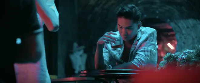 C&aacute;ch em 1 milimet - Tập 35: Thấy Viễn đưa My đi kh&aacute;m thai, Ng&acirc;n đi uống rượu v&agrave; bị bỏ thuốc m&ecirc;- Ảnh 21.