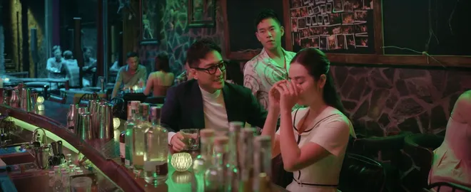 C&aacute;ch em 1 milimet - Tập 35: Thấy Viễn đưa My đi kh&aacute;m thai, Ng&acirc;n đi uống rượu v&agrave; bị bỏ thuốc m&ecirc;- Ảnh 22.