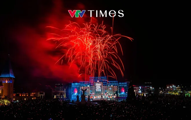 M&atilde;n nh&atilde;n với m&agrave;n ph&aacute;o hoa ch&agrave;o đ&oacute;n năm mới tại Nghệ An - Ảnh 9.