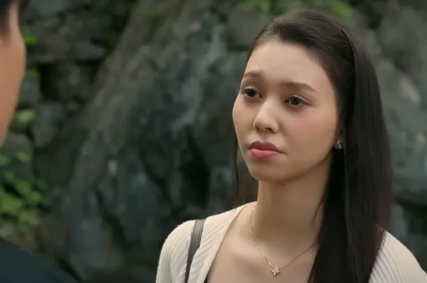 C&aacute;ch em 1 milimet - Tập 36: B&aacute;ch bắt gặp quả tang Duy&ecirc;n l&eacute;n l&uacute;t gặp Hiếu- Ảnh 3.