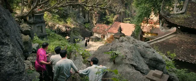 C&aacute;ch em 1 milimet - Tập 36: Biết nh&oacute;m Đại bản doanh b&aacute;m đu&ocirc;i, Hiếu cố t&igrave;nh cho Duy&ecirc;n hiện nguy&ecirc;n h&igrave;nh- Ảnh 15.