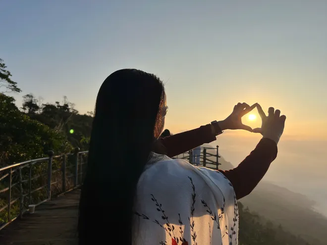 H&agrave;nh tr&igrave;nh săn m&acirc;y v&agrave; đ&oacute;n b&igrave;nh minh rực rỡ tr&ecirc;n đỉnh Hang Kia - Ảnh 5.