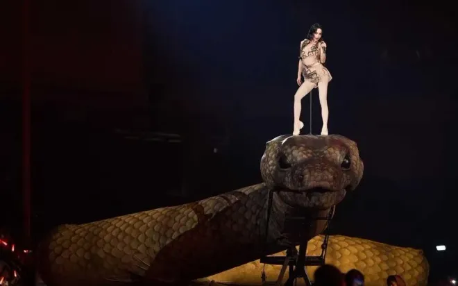 Đ&ecirc;m diễn tr&agrave;n ngập m&ocirc; h&igrave;nh khổng lồ trị gi&aacute; 900 triệu Đ&agrave;i tệ của Th&aacute;i Y L&acirc;m  - Ảnh 3.