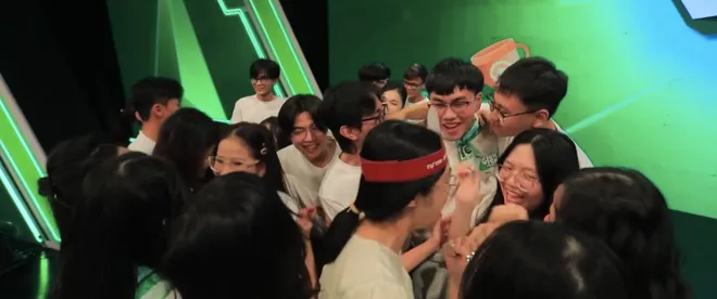 Sinh vi&ecirc;n thế hệ mới 2025 đ&atilde; t&igrave;m ra chủ nh&acirc;n chiếc v&eacute; v&agrave;ng duy nhất - Ảnh 8.