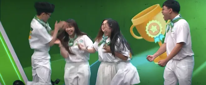 Sinh vi&ecirc;n thế hệ mới 2025 đ&atilde; t&igrave;m ra chủ nh&acirc;n chiếc v&eacute; v&agrave;ng duy nhất - Ảnh 6.