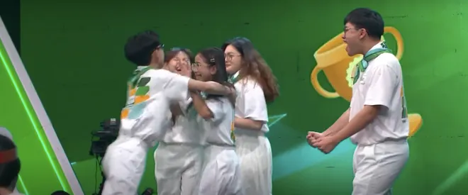 Sinh vi&ecirc;n thế hệ mới 2025 đ&atilde; t&igrave;m ra chủ nh&acirc;n chiếc v&eacute; v&agrave;ng duy nhất - Ảnh 5.