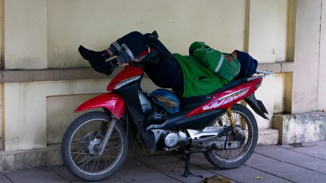 C&aacute;i lạnh buốt gi&aacute; đầu năm khiến nhịp sống Thủ đ&ocirc; chậm lại- Ảnh 9.