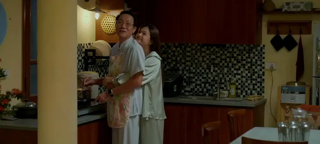 Gia đình trái dấu - Tập 17: Gia đình Dương đưa tên biến thái ra pháp luật- Ảnh 10. Gia đình trái dấu - Tập 17: Gia đình Dương đưa tên biến thái ra pháp luật- Ảnh 10.