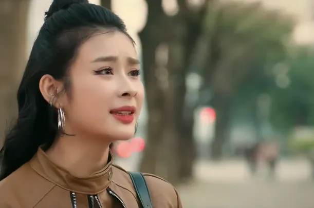 C&aacute;ch em 1 milimet - Tập 39: B&aacute;ch nhờ Viễn điều tra Ho&agrave;ng cận, Chiến biết chuyện Bi&ecirc;n x&eacute;t nghiệm HIV- Ảnh 4.