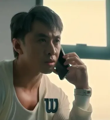 C&aacute;ch em 1 milimet - Tập 40: Hiếu muốn mời B&aacute;ch tham gia v&agrave;o dự &aacute;n của T&uacute;, đ&oacute;ng băng hợp t&aacute;c với Ho&agrave;ng cận- Ảnh 4.