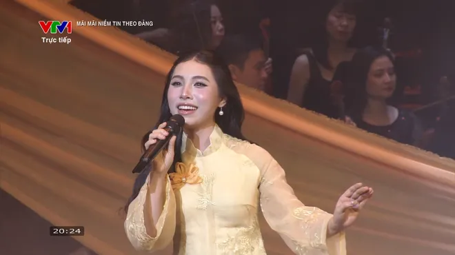 H&agrave;o h&ugrave;ng chương tr&igrave;nh h&ograve;a nhạc ch&iacute;nh luận nghệ thuật "M&atilde;i m&atilde;i niềm tin theo Đảng" - Ảnh 3.