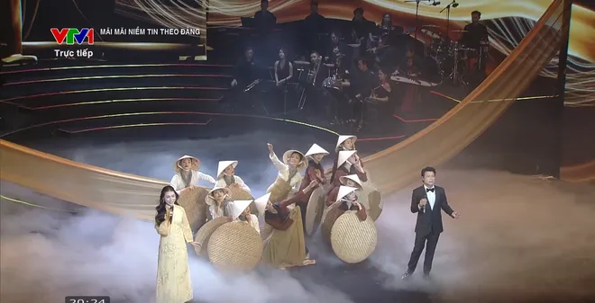 H&agrave;o h&ugrave;ng chương tr&igrave;nh h&ograve;a nhạc ch&iacute;nh luận nghệ thuật "M&atilde;i m&atilde;i niềm tin theo Đảng" - Ảnh 4.