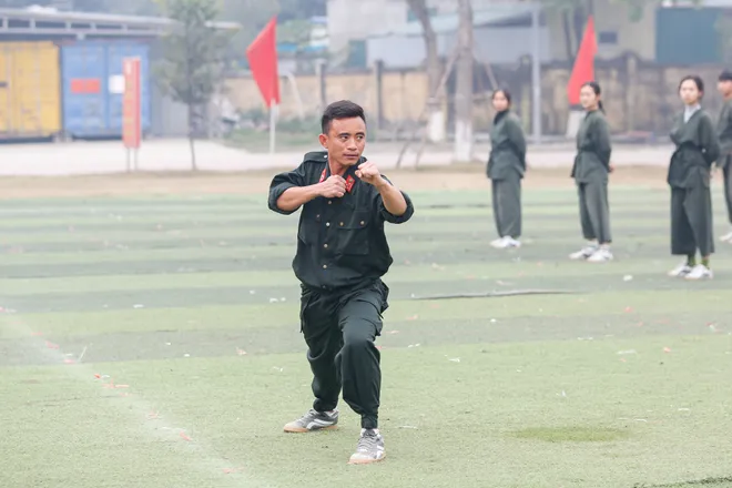 Học vi&ecirc;n c&aacute;c trường c&ocirc;ng an r&egrave;n luyện bản lĩnh tại thao trường  - Ảnh 2.