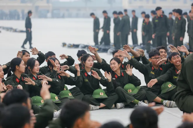 Học vi&ecirc;n c&aacute;c trường c&ocirc;ng an r&egrave;n luyện bản lĩnh tại thao trường  - Ảnh 37.