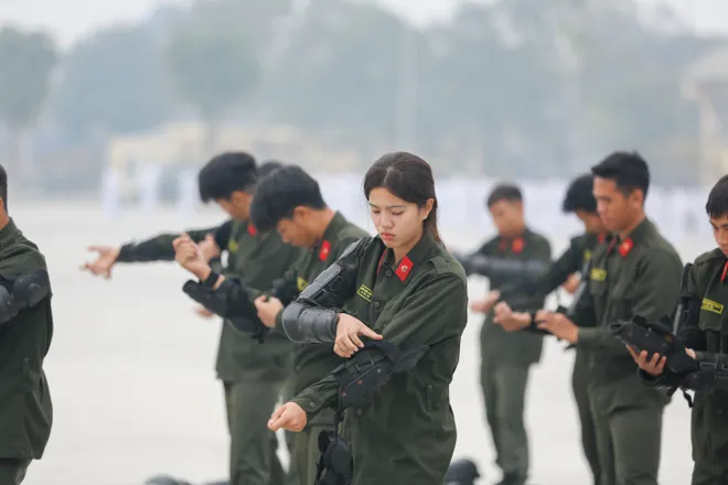 Học vi&ecirc;n c&aacute;c trường c&ocirc;ng an r&egrave;n luyện bản lĩnh tại thao trường  - Ảnh 16.