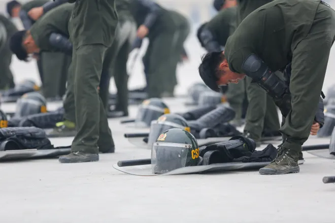 Học vi&ecirc;n c&aacute;c trường c&ocirc;ng an r&egrave;n luyện bản lĩnh tại thao trường  - Ảnh 17.