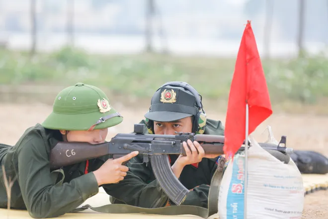 Học vi&ecirc;n c&aacute;c trường c&ocirc;ng an r&egrave;n luyện bản lĩnh tại thao trường  - Ảnh 34.