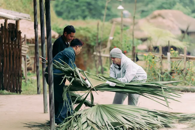 Gia đ&igrave;nh Haha - Tập 16: Ng&agrave;y trở về với bản Liền- Ảnh 4.