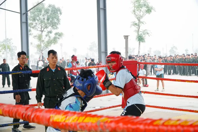 Học vi&ecirc;n c&aacute;c trường c&ocirc;ng an r&egrave;n luyện bản lĩnh tại thao trường  - Ảnh 11.