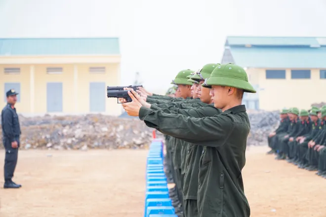 Học vi&ecirc;n c&aacute;c trường c&ocirc;ng an r&egrave;n luyện bản lĩnh tại thao trường  - Ảnh 26.