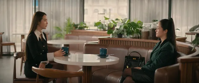 C&aacute;ch em 1 milimet - Tập 41: Hiểu lầm của Ng&acirc;n với Viễn được th&aacute;o gỡ, Ho&agrave;ng cận được nh&oacute;m Đại bản doanh ch&agrave;o đ&oacute;n- Ảnh 5.