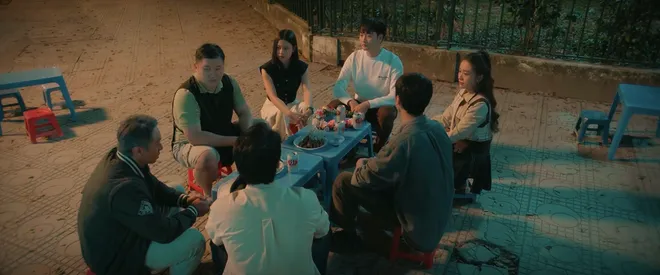 C&aacute;ch em 1 milimet - Tập 41: Hiểu lầm của Ng&acirc;n với Viễn được th&aacute;o gỡ, Ho&agrave;ng cận được nh&oacute;m Đại bản doanh ch&agrave;o đ&oacute;n- Ảnh 21.