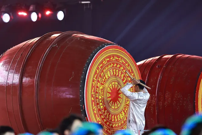 Dưới l&aacute; cờ vẻ vang của Đảng: H&agrave;o h&ugrave;ng bản h&ograve;a ca về niềm tự h&agrave;o d&acirc;n tộc - Ảnh 8.