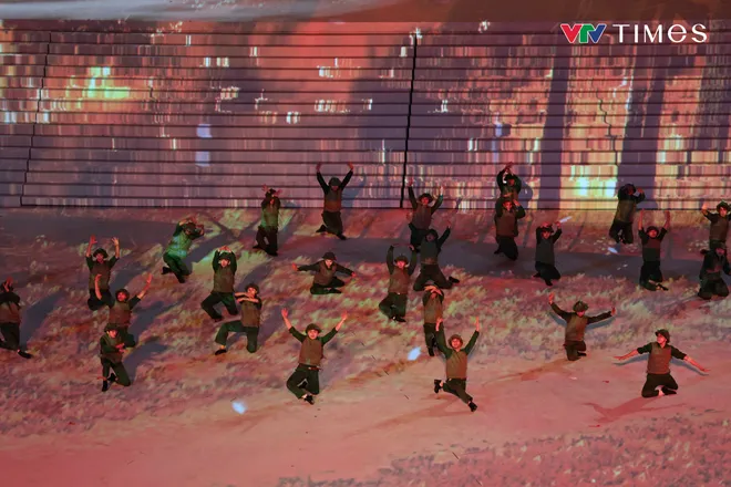 Dưới l&aacute; cờ vẻ vang của Đảng: H&agrave;o h&ugrave;ng bản h&ograve;a ca về niềm tự h&agrave;o d&acirc;n tộc - Ảnh 13.