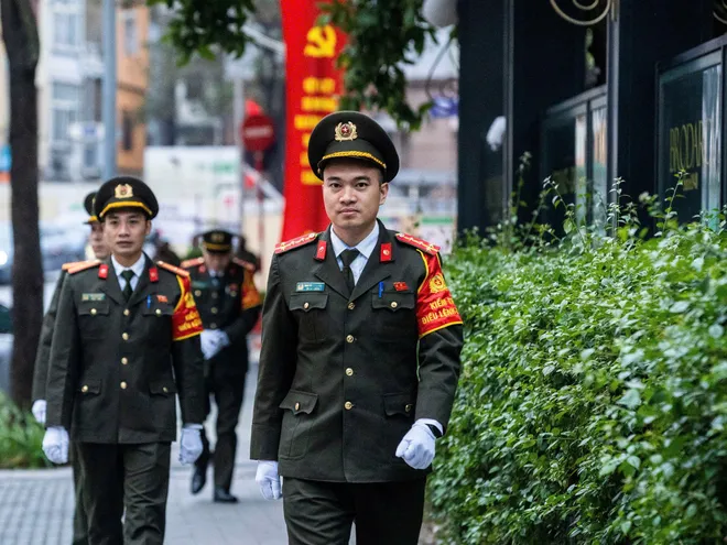 Hà Nội: Giao thông thông suốt, an ninh được bảo đảm trong ngày làm việc thứ năm của Đại hội - Ảnh 2.