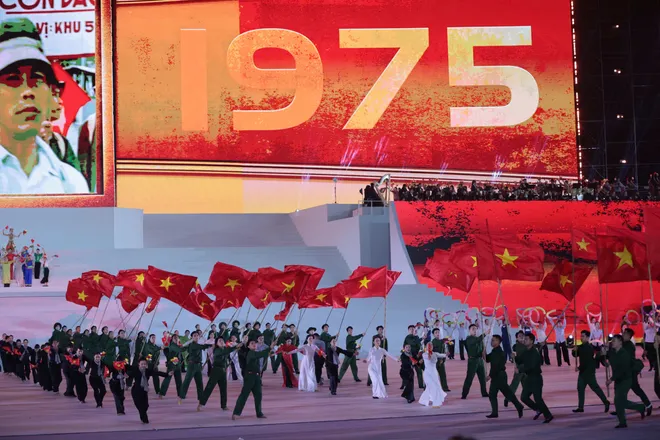 Rực rỡ đêm hội "Tầm nhìn mới - Kỷ nguyên mới" tại SVĐ Quốc gia Mỹ Đình - Ảnh 7.