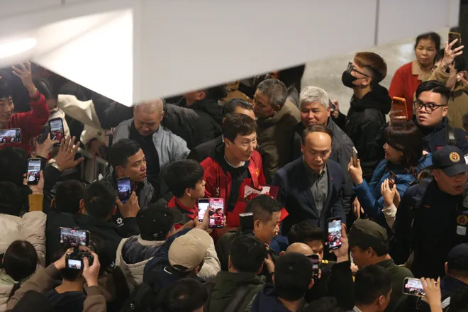 HLV Kim Sang Sik: "U23 Việt Nam đã chứng minh khả năng cạnh tranh sòng phẳng ở sân chơi châu lục"- Ảnh 4. HLV Kim Sang Sik: "U23 Việt Nam đã chứng minh khả năng cạnh tranh sòng phẳng ở sân chơi châu lục"- Ảnh 4.