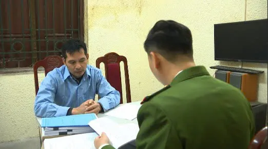 Khởi tố vụ đổ trạc thải trái phép hơn 7.800 tấn ở Bát Tràng, Hà Nội - Ảnh 3.