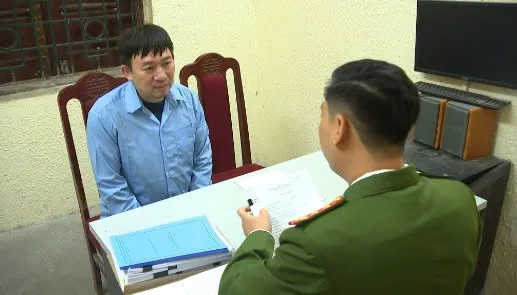 Khởi tố vụ đổ trạc thải trái phép hơn 7.800 tấn ở Bát Tràng, Hà Nội - Ảnh 2.