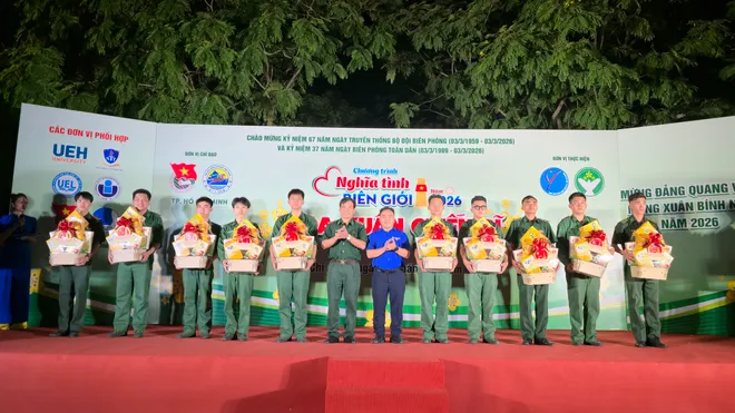 Tuổi trẻ TP Hồ Ch&iacute; Minh lan tỏa &ldquo;Nghĩa t&igrave;nh bi&ecirc;n giới&rdquo; dịp Tết - Ảnh 3.
