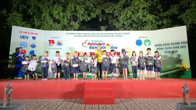 Tuổi trẻ TP Hồ Ch&iacute; Minh lan tỏa &ldquo;Nghĩa t&igrave;nh bi&ecirc;n giới&rdquo; dịp Tết - Ảnh 2.