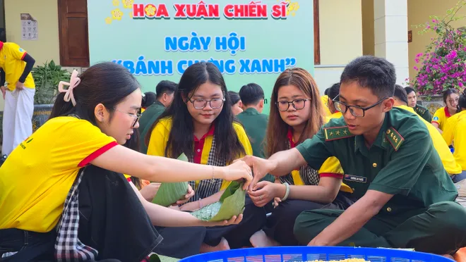 Tuổi trẻ TP Hồ Ch&iacute; Minh lan tỏa &ldquo;Nghĩa t&igrave;nh bi&ecirc;n giới&rdquo; dịp Tết - Ảnh 8.