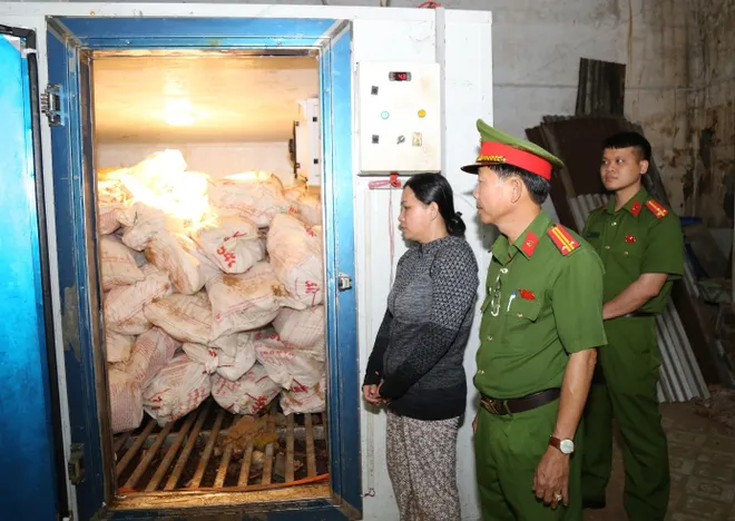 Đồng Nai: Khởi tố, bắt tạm giam người thu mua, b&aacute;n thịt heo nhiễm dịch tả lợn ch&acirc;u Phi - Ảnh 2.