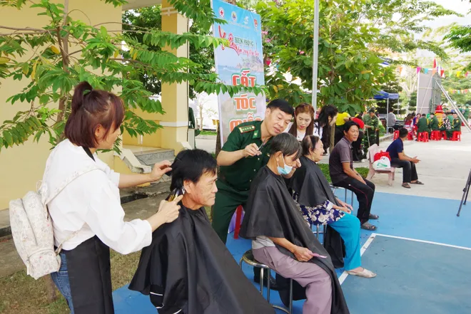 Hơn 5,3 tỷ đồng mang Tết ấm đến người d&acirc;n v&ugrave;ng bi&ecirc;n L&acirc;m Đồng- Ảnh 4.