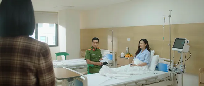 Lằn ranh - Tập cuối: C&aacute;i kết ấm &aacute;p t&igrave;nh người cho những linh hồn lạc lối - Ảnh 4.