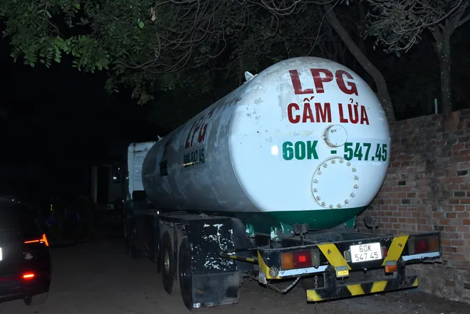 Đột k&iacute;ch 10 điểm sang chiết gas giả, thu giữ gần 4.000 b&igrave;nh gas tại Đồng Nai - Ảnh 5.