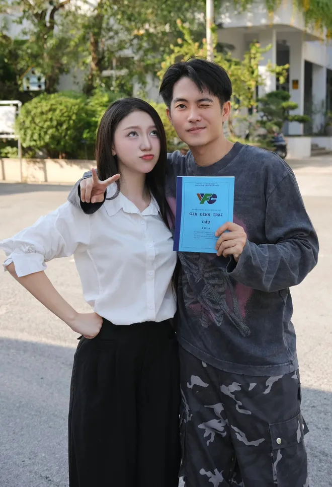 Gia đình trái dấu: Cặp đôi Đức - Vân khoe bộ ảnh cực tình tứ- Ảnh 11. Gia đình trái dấu: Cặp đôi Đức - Vân khoe bộ ảnh cực tình tứ- Ảnh 11.