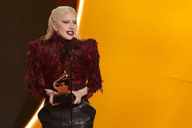 Lady Gaga ma mị tại Grammy 2026, đang gặt hái nhiều máy hát vàng - Ảnh 1.
