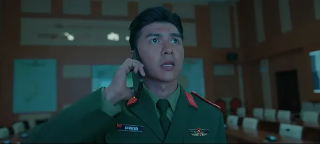 Kh&ocirc;ng giới hạn - Tập 2: Ki&ecirc;n (Steven Nguyễn) cho Lam Anh (Minh Trang) &ldquo;leo c&acirc;y&rdquo; v&igrave; nhiệm vụ khẩn cấp - Ảnh 7.