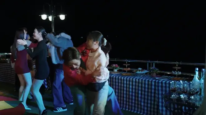 Kh&ocirc;ng giới hạn - Tập 3: Ki&ecirc;n từ chối phũ ph&agrave;ng Lam Anh, Linh gặp nguy hiểm - Ảnh 10.