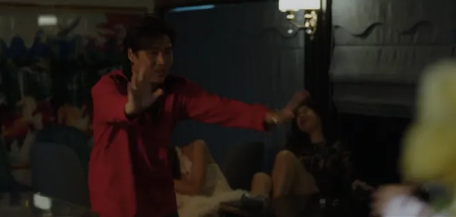 Kh&ocirc;ng giới hạn - Tập 3: Ki&ecirc;n từ chối phũ ph&agrave;ng Lam Anh, Linh gặp nguy hiểm - Ảnh 9.