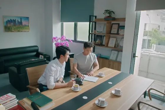 Đồng hồ đếm ngược - Tập 3: Th&agrave;nh "ngẫn" soi camera thấy người y&ecirc;u v&agrave; bạn th&acirc;n &ocirc;m nhau, c&ugrave;ng chuyển đồ đi - Ảnh 5.