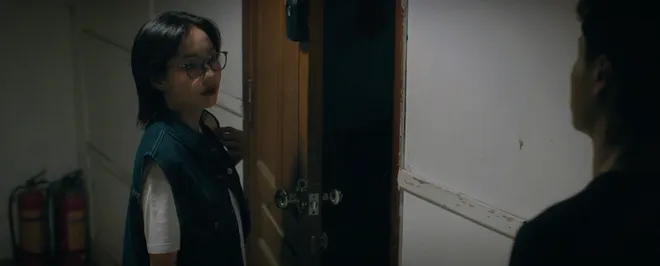 Đồng hồ đếm ngược: C&ocirc; h&agrave;ng x&oacute;m b&iacute; ẩn v&agrave; tr&ograve; nghịch dại của Th&agrave;nh trong qu&aacute; khứ - Ảnh 1.