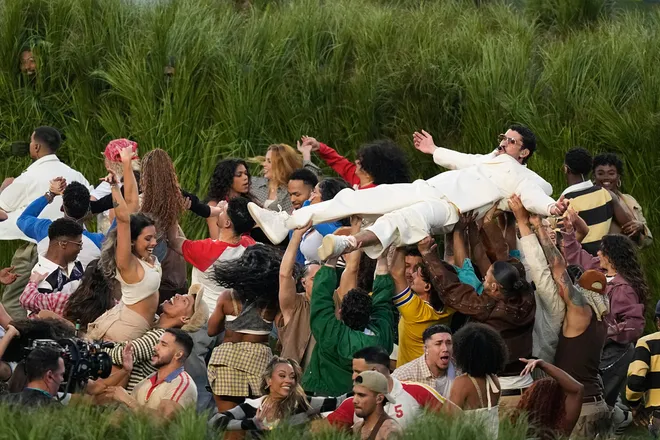 Bad Bunny mang niềm vui của người Puerto Rico đến Super Bowl Halftime Show 2026 - Ảnh 10.