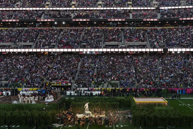 Bad Bunny mang niềm vui của người Puerto Rico đến Super Bowl Halftime Show 2026 - Ảnh 7.